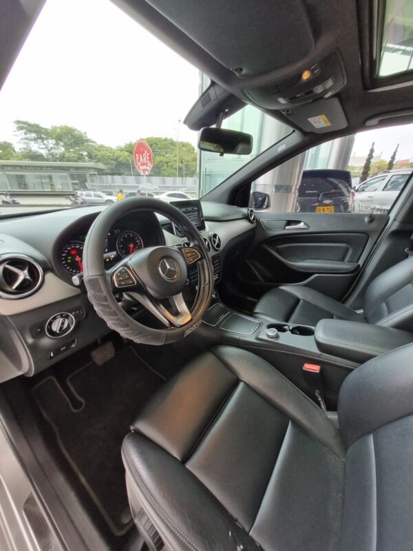 MERCEDES BENZ B 180 2017 - Imagen 13