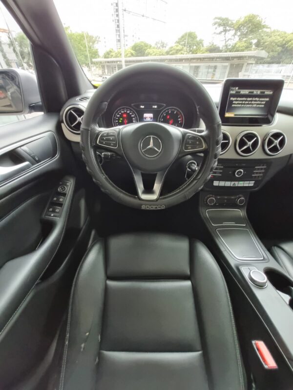 MERCEDES BENZ B 180 2017 - Imagen 16