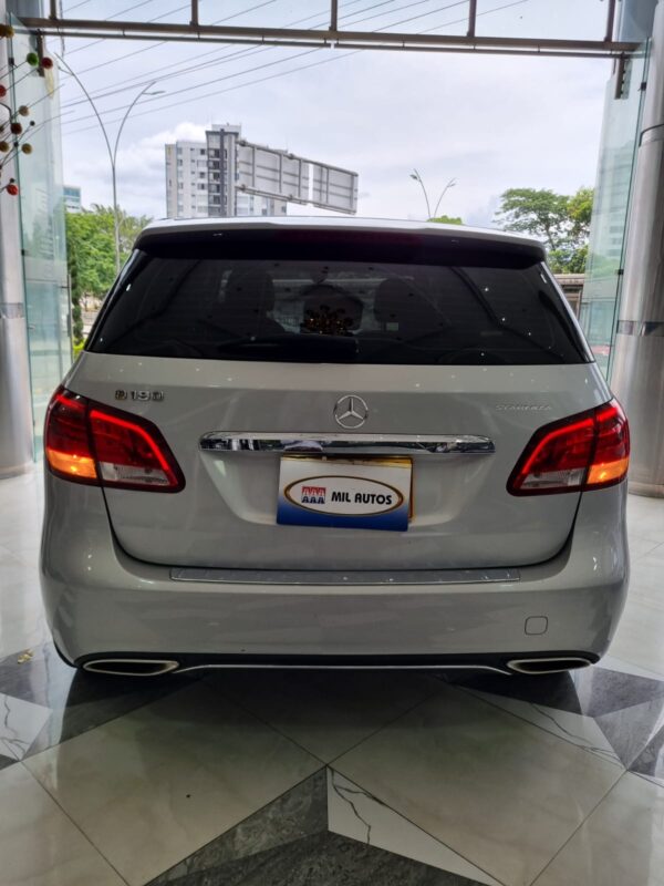 MERCEDES BENZ B 180 2017 - Imagen 6