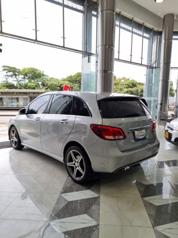 MERCEDES BENZ B 180 2017 - Imagen 7