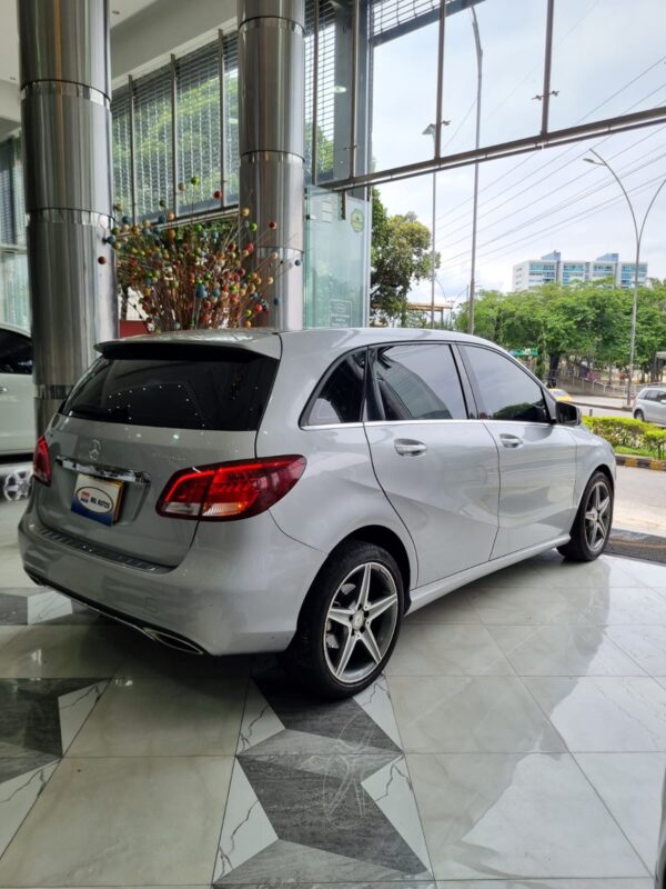 MERCEDES BENZ B 180 2017 - Imagen 5