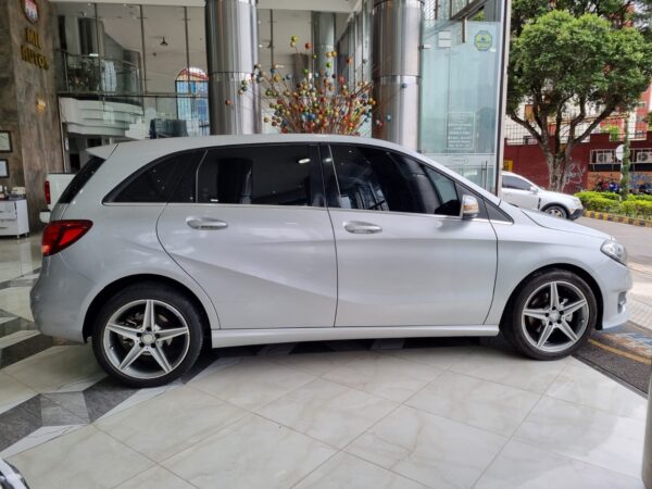 MERCEDES BENZ B 180 2017 - Imagen 4
