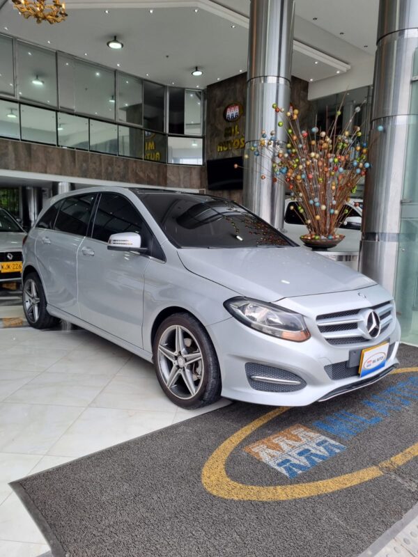 MERCEDES BENZ B 180 2017 - Imagen 11