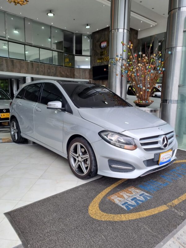 MERCEDES BENZ B 180 2017 - Imagen 9