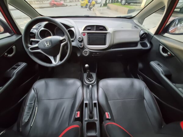 HONDA FIT LX 2010 - Imagen 11
