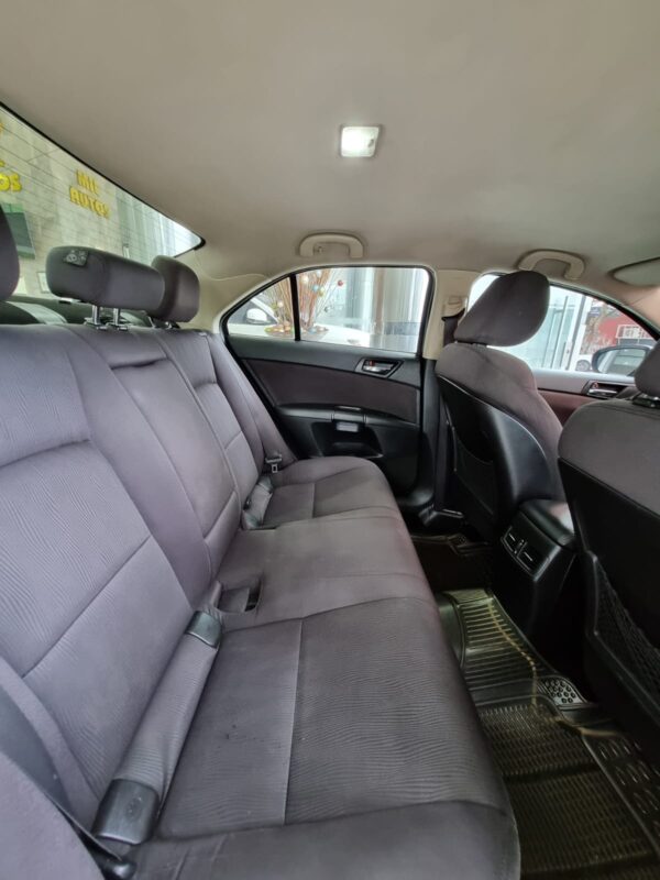 SUZUKI KIZASHI LIMITED 2013 - Imagen 8