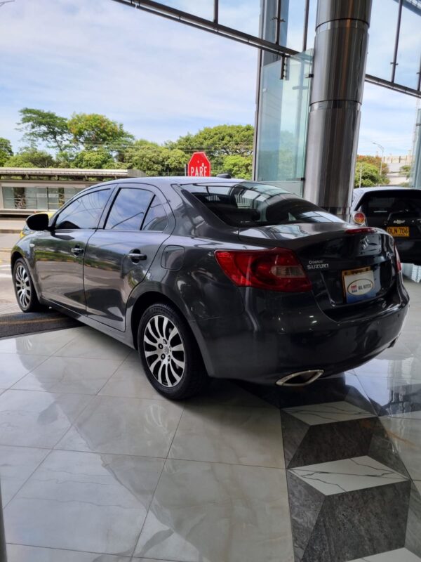 SUZUKI KIZASHI LIMITED 2013 - Imagen 5
